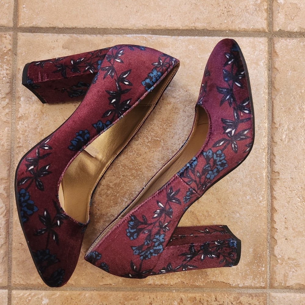 👠 Burgundy Floral Velvet Libby Edelman Block Heels